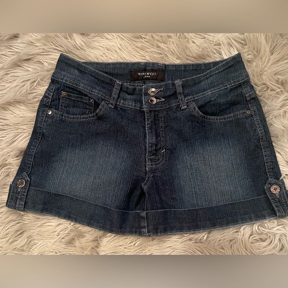 Retro Denim Shorts! Vintage flare style! Nine West, size 6. Cute and sassy!